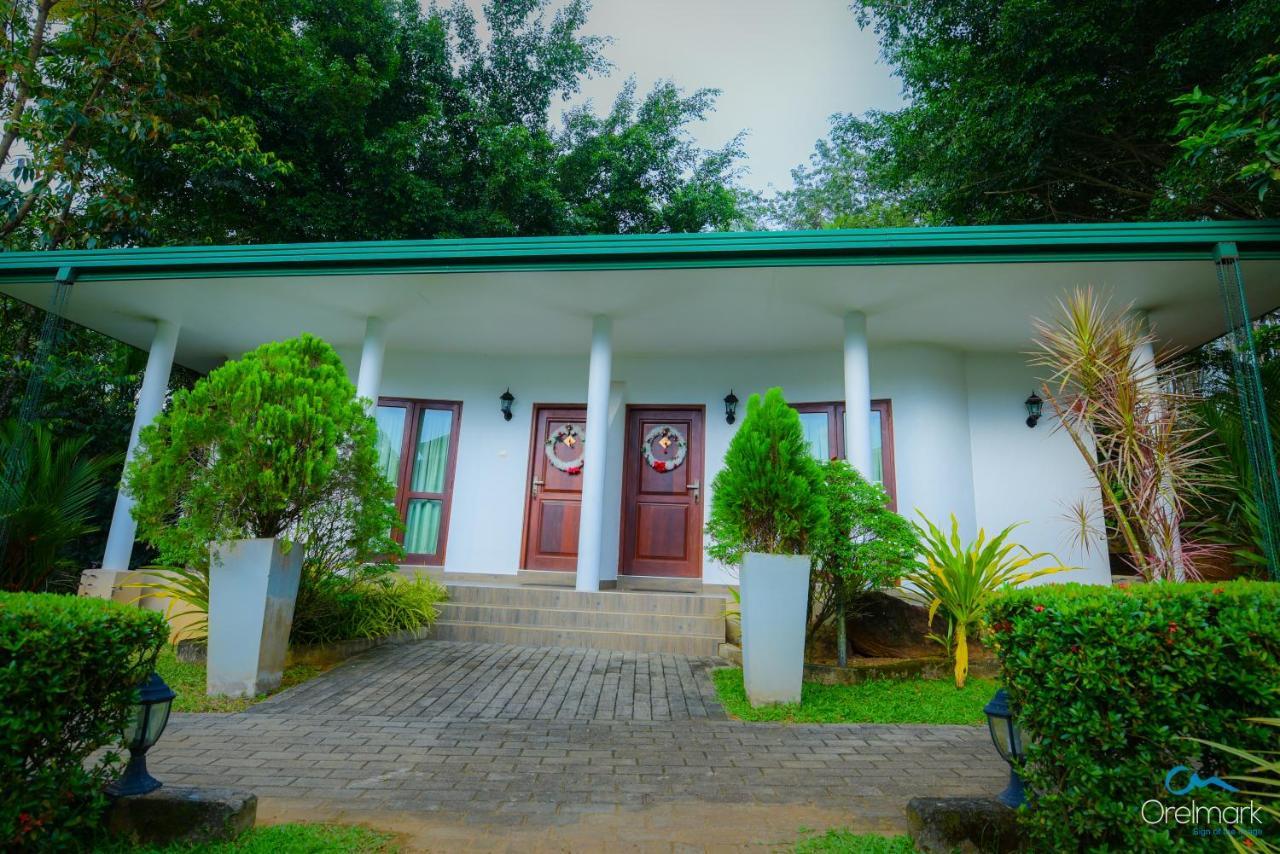 Seethawaka Regency Avissawella Esterno foto