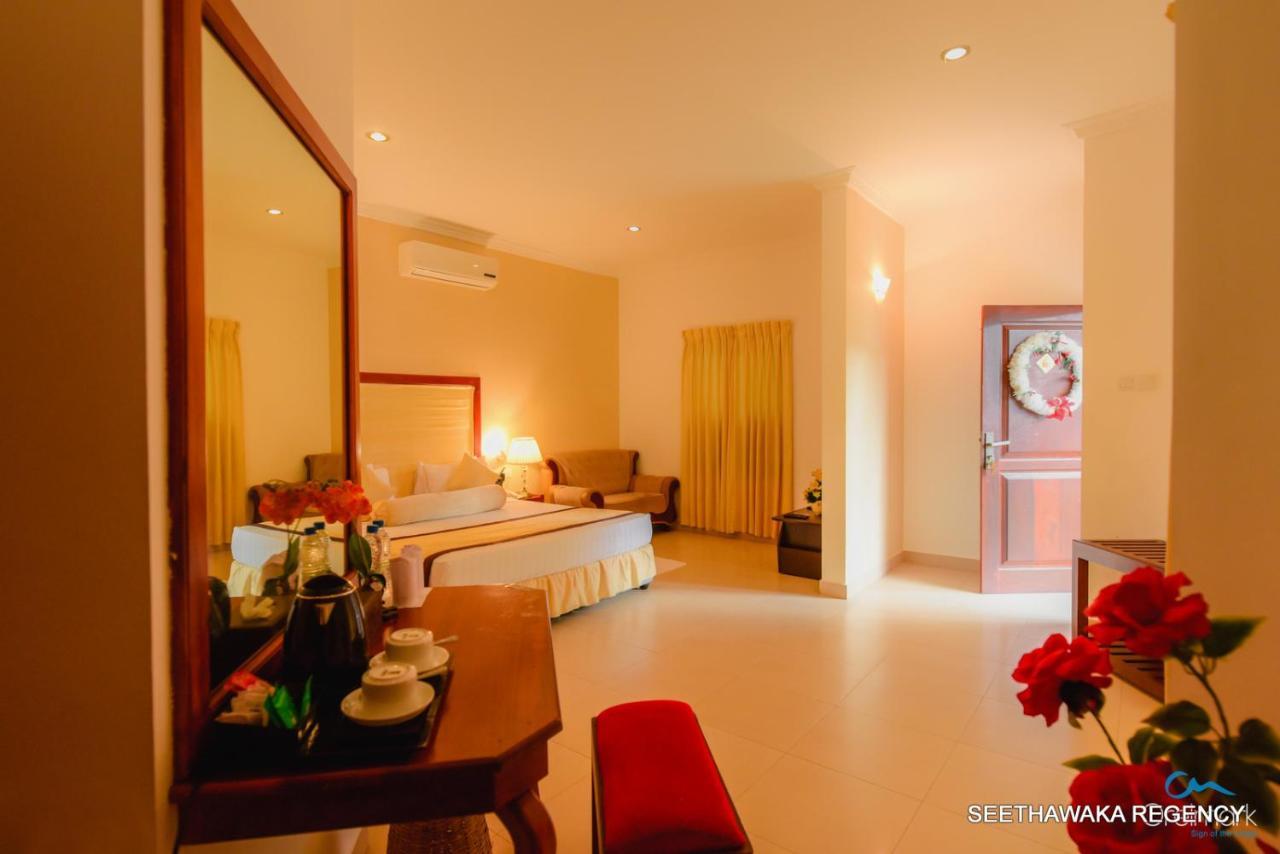 Seethawaka Regency Avissawella Esterno foto